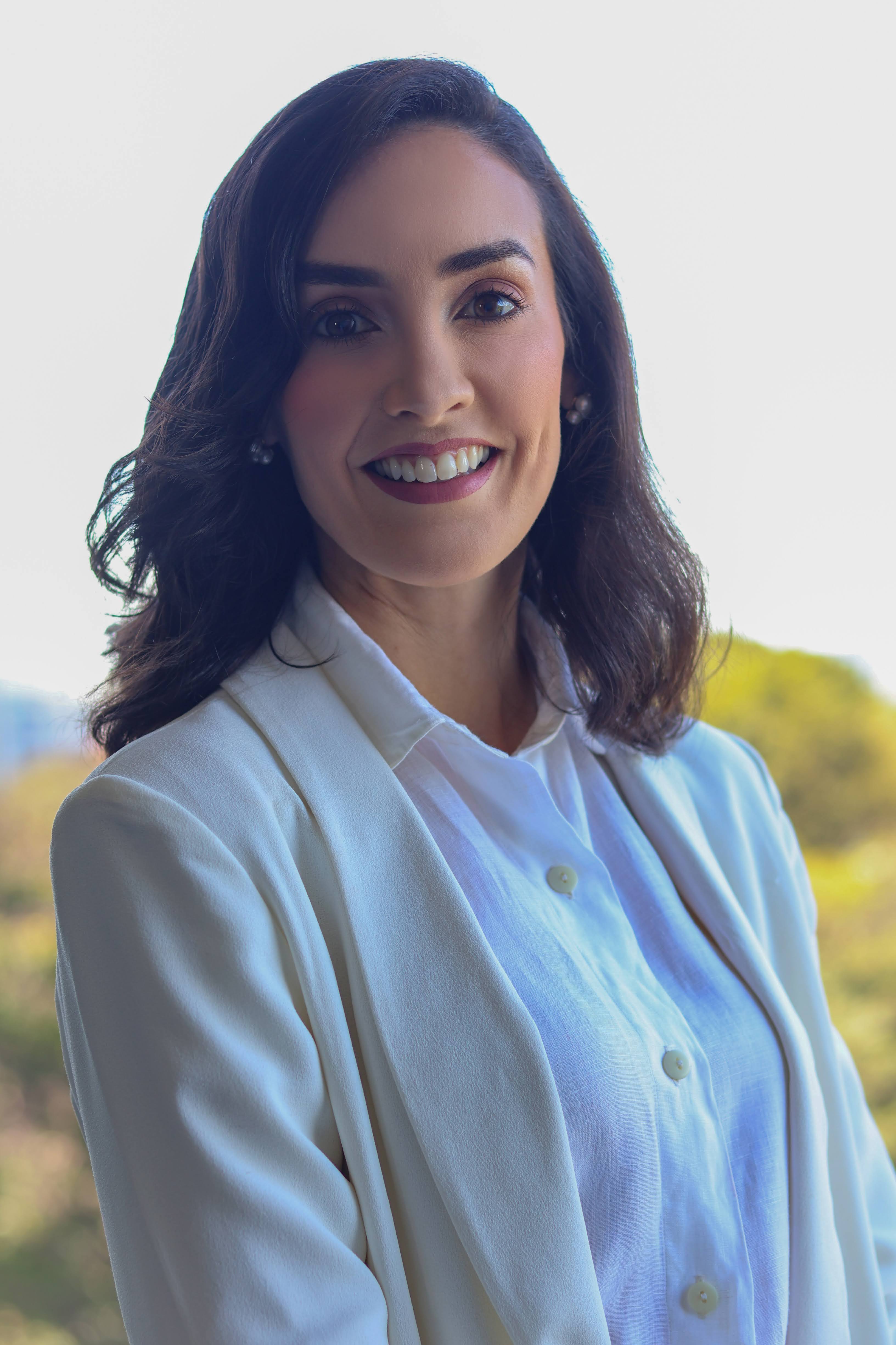 Dra. Carolina D. Bezerra Carvalho